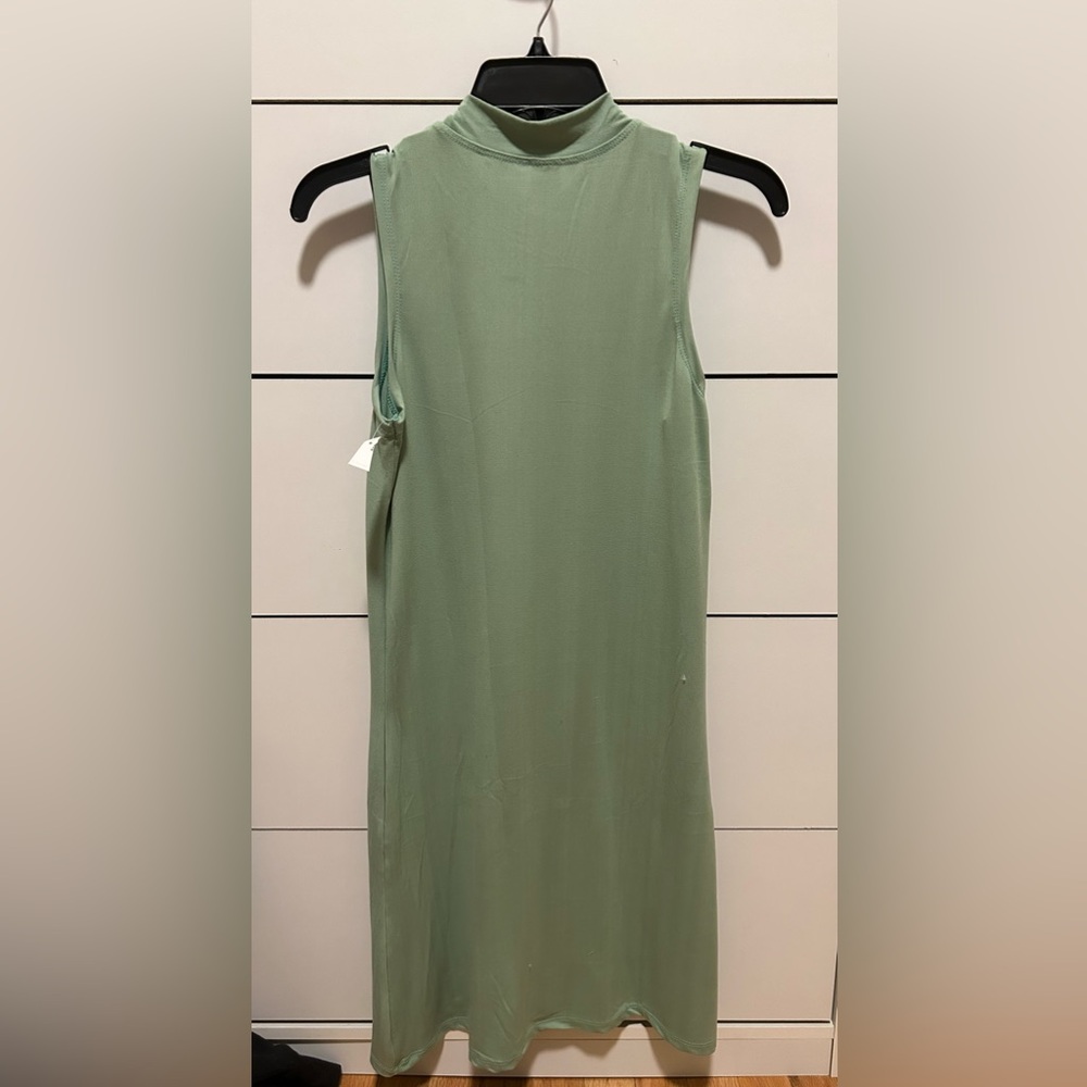 Green knee length dress - Picture 2 of 4